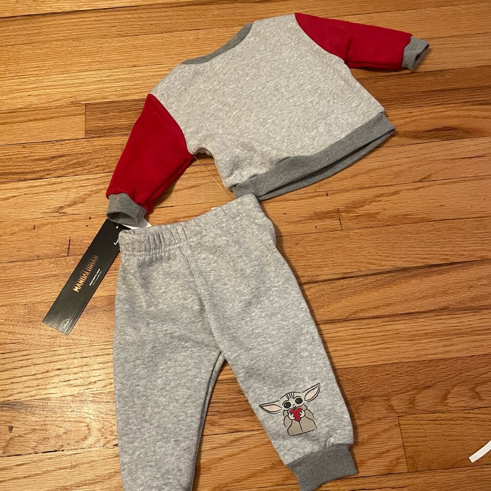 Star Wars Mandalorian gray matching sweatshirt and pant set new with tags - Picture 4 of 6